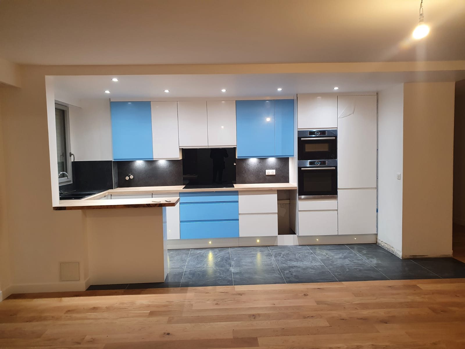 Après : pièce de vie rénovée - rénovation complète appartement Paris 12 rue Lasson