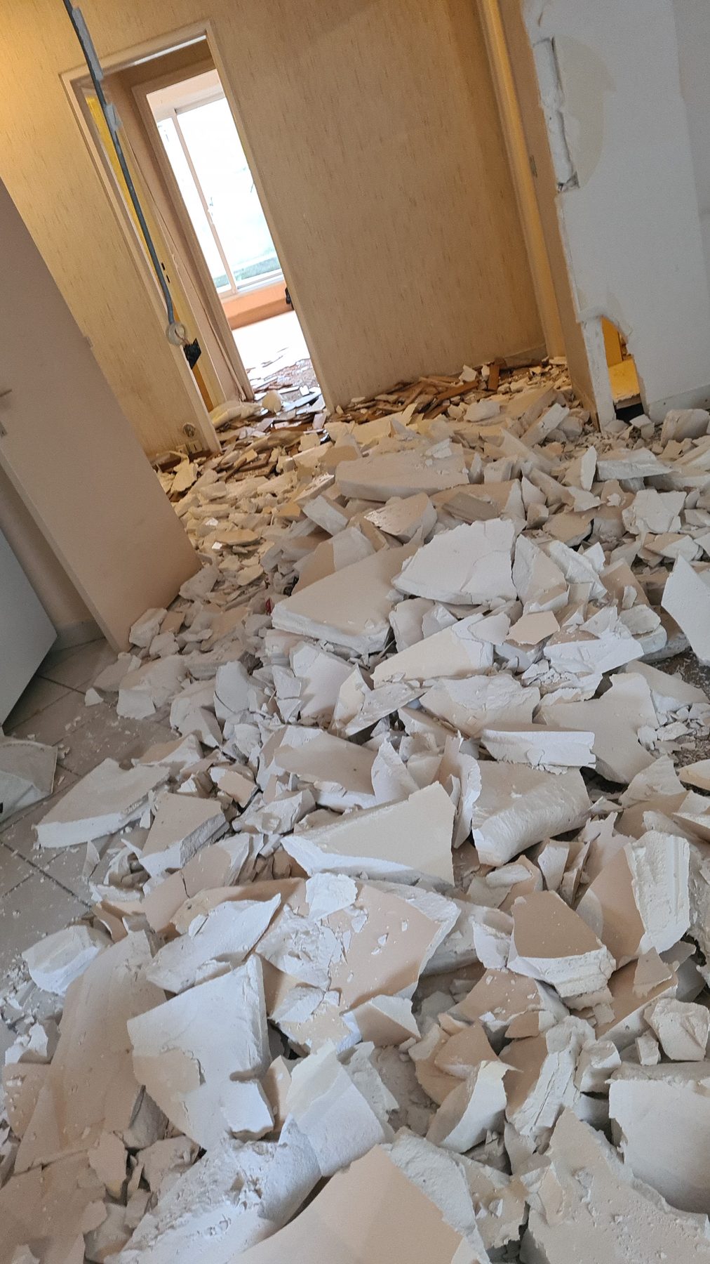 Pendant : démolition et dépose - rénovation complète appartement Paris 12 rue Lasson