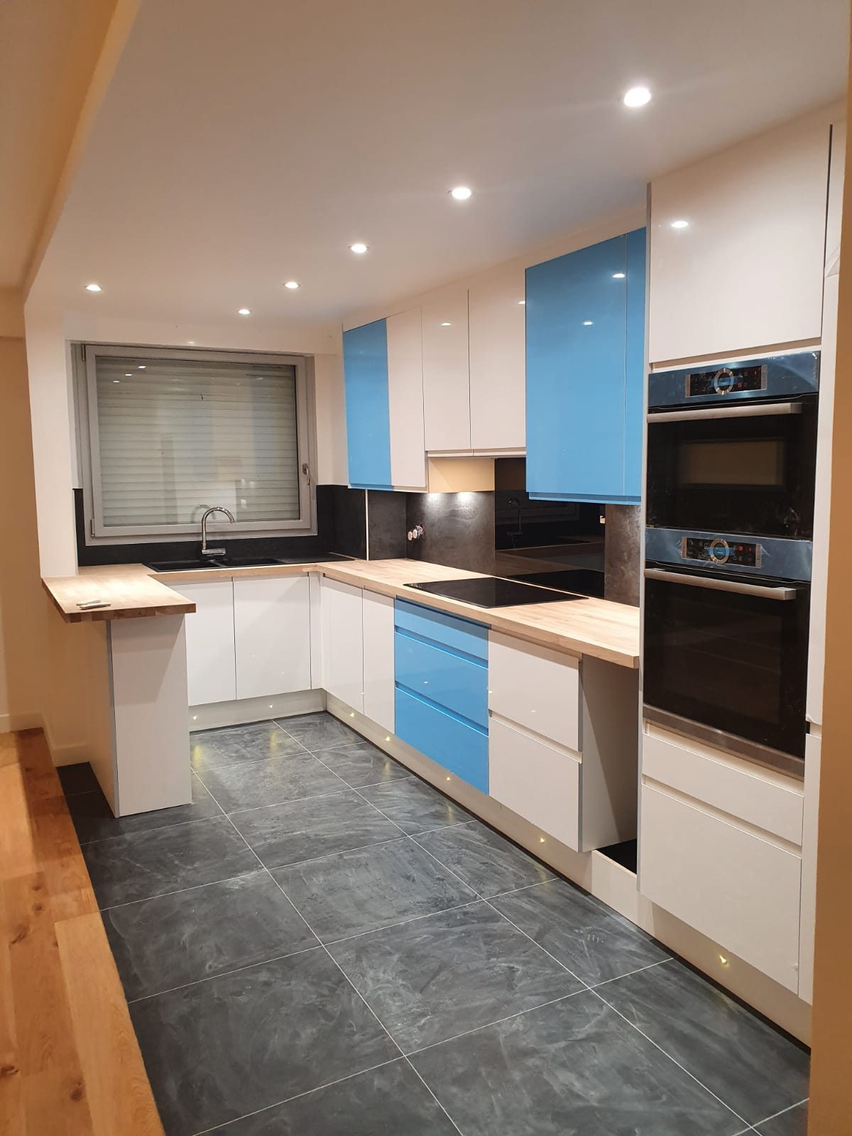 Après : cuisine rénovée - rénovation complète appartement Paris 12 rue Lasson