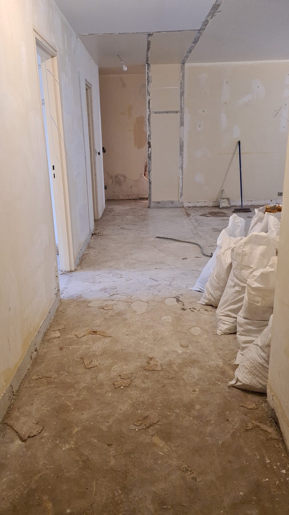 Pendant : réseaux de plomberie - rénovation complète appartement Paris 12 rue Lasson
