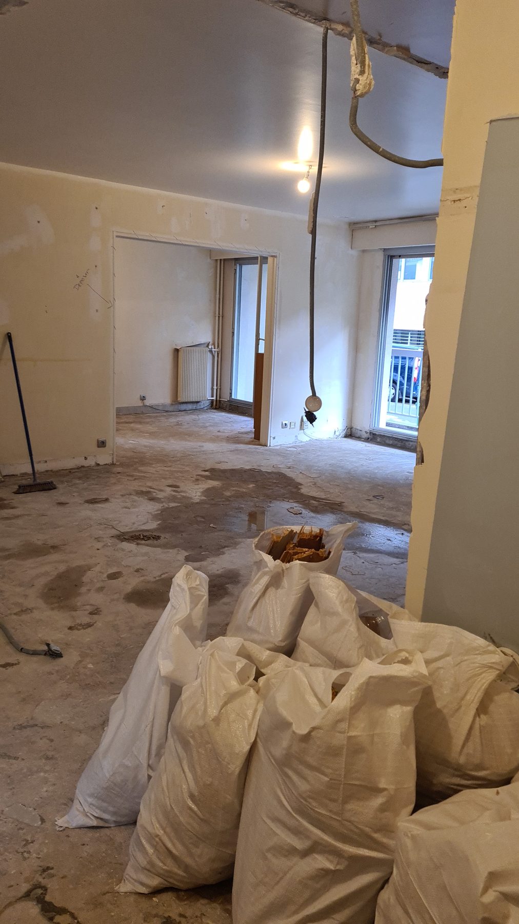 Pendant : réseaux techniques - rénovation complète appartement Paris 12 rue Lasson