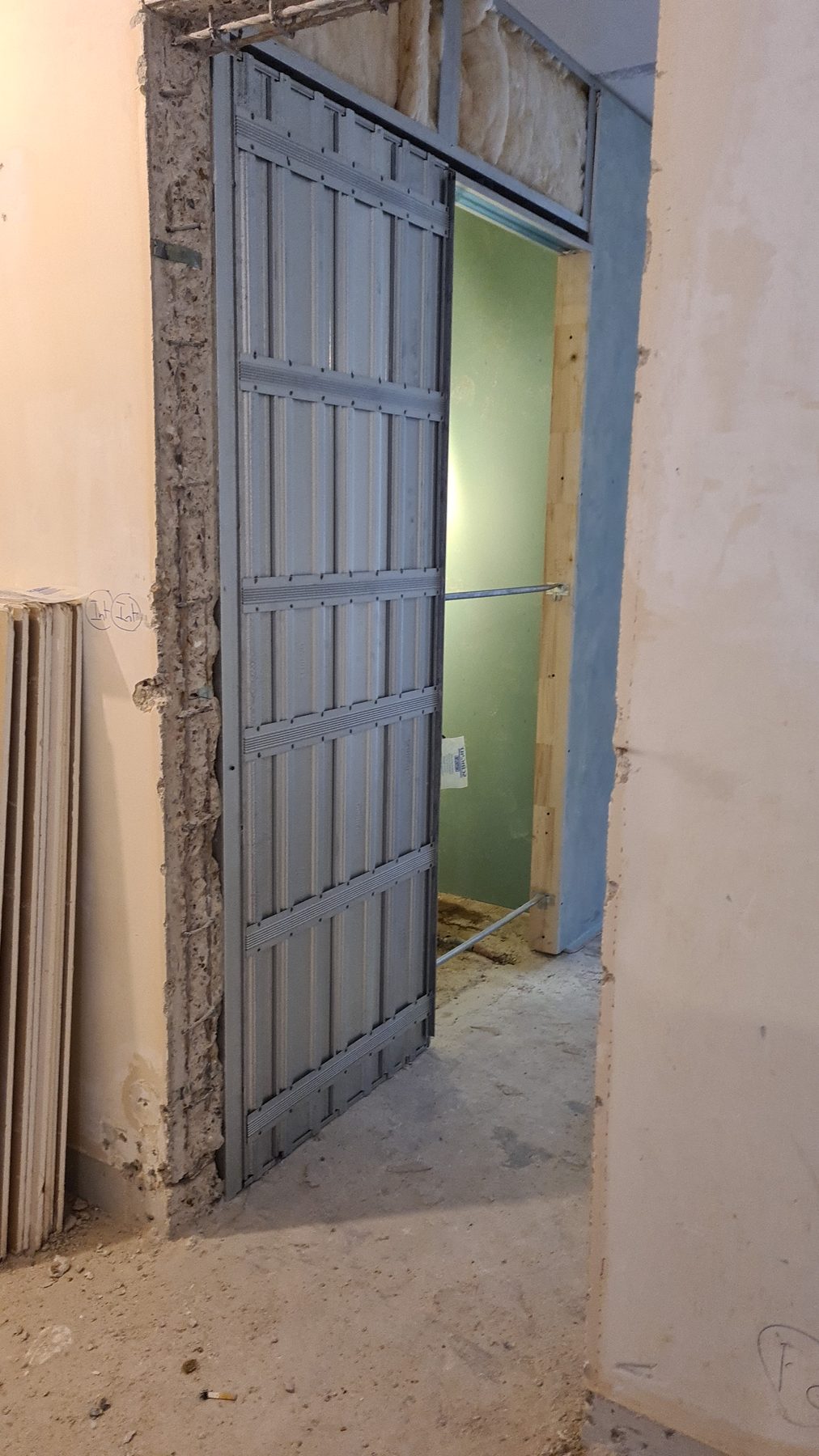 Pendant : cloisons et doublages - rénovation complète appartement Paris 12 rue Lasson