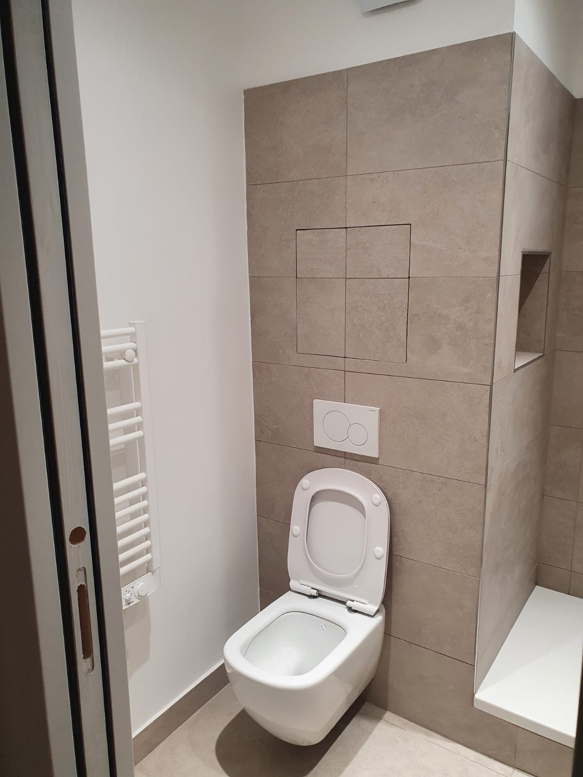 Après : finitions de salle d’eau - rénovation complète appartement Paris 12 rue Lasson