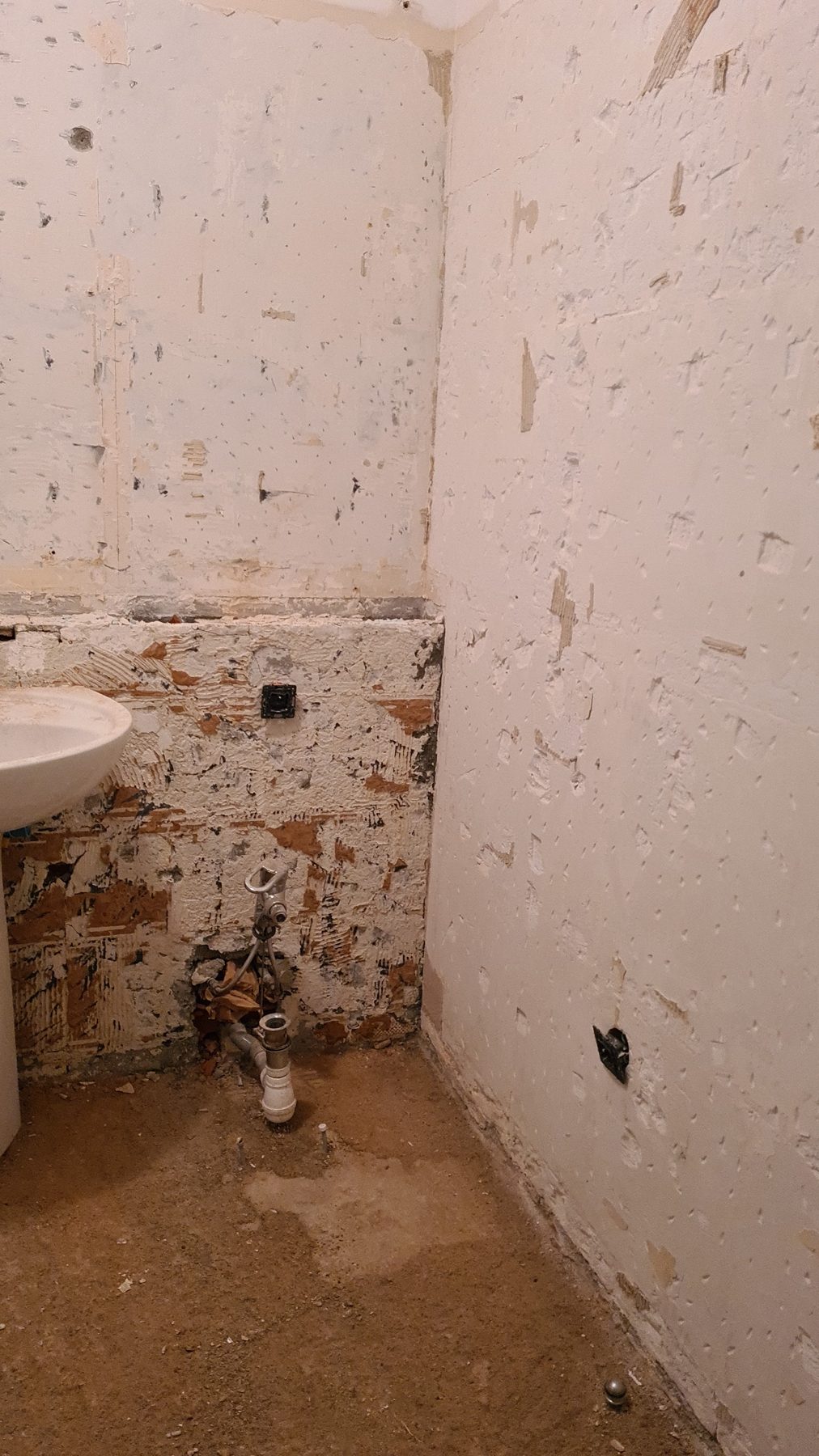 Avant : pièce à restructurer - rénovation complète appartement Paris 12 rue Lasson