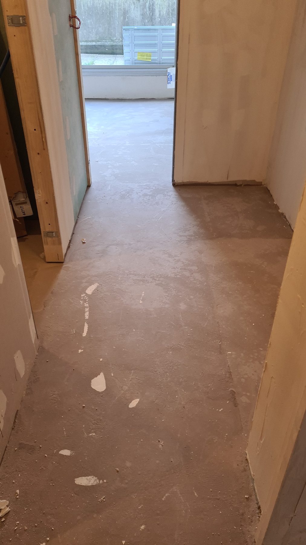 Avant : zone technique avant travaux - rénovation complète appartement Paris 12 rue Lasson