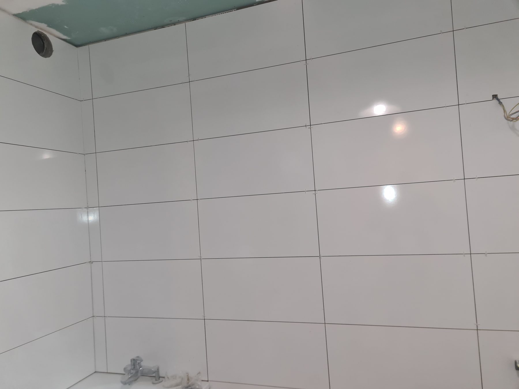 Pendant : travaux dans la pièce de vie - rénovation complète appartement Paris 12 rue Lasson