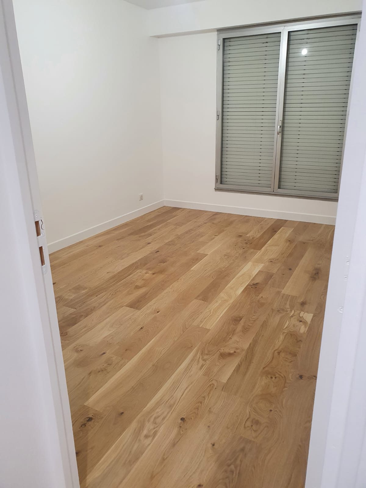 Après : parquet et peinture - rénovation complète appartement Paris 12 rue Lasson