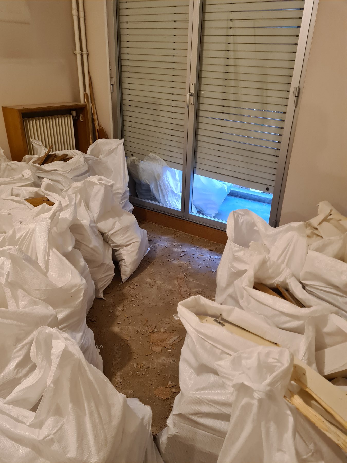 Pendant : chantier d’appartement en cours - rénovation complète appartement Paris 12 rue Lasson