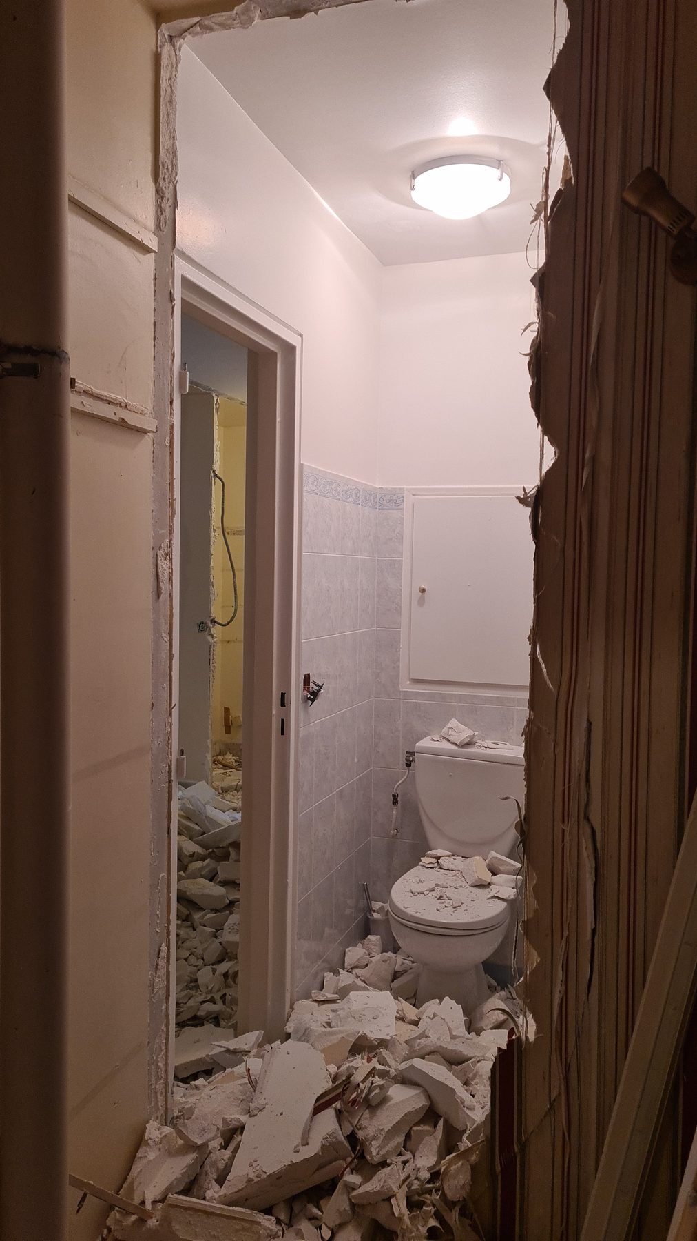 Pendant : finitions en préparation - rénovation complète appartement Paris 12 rue Lasson