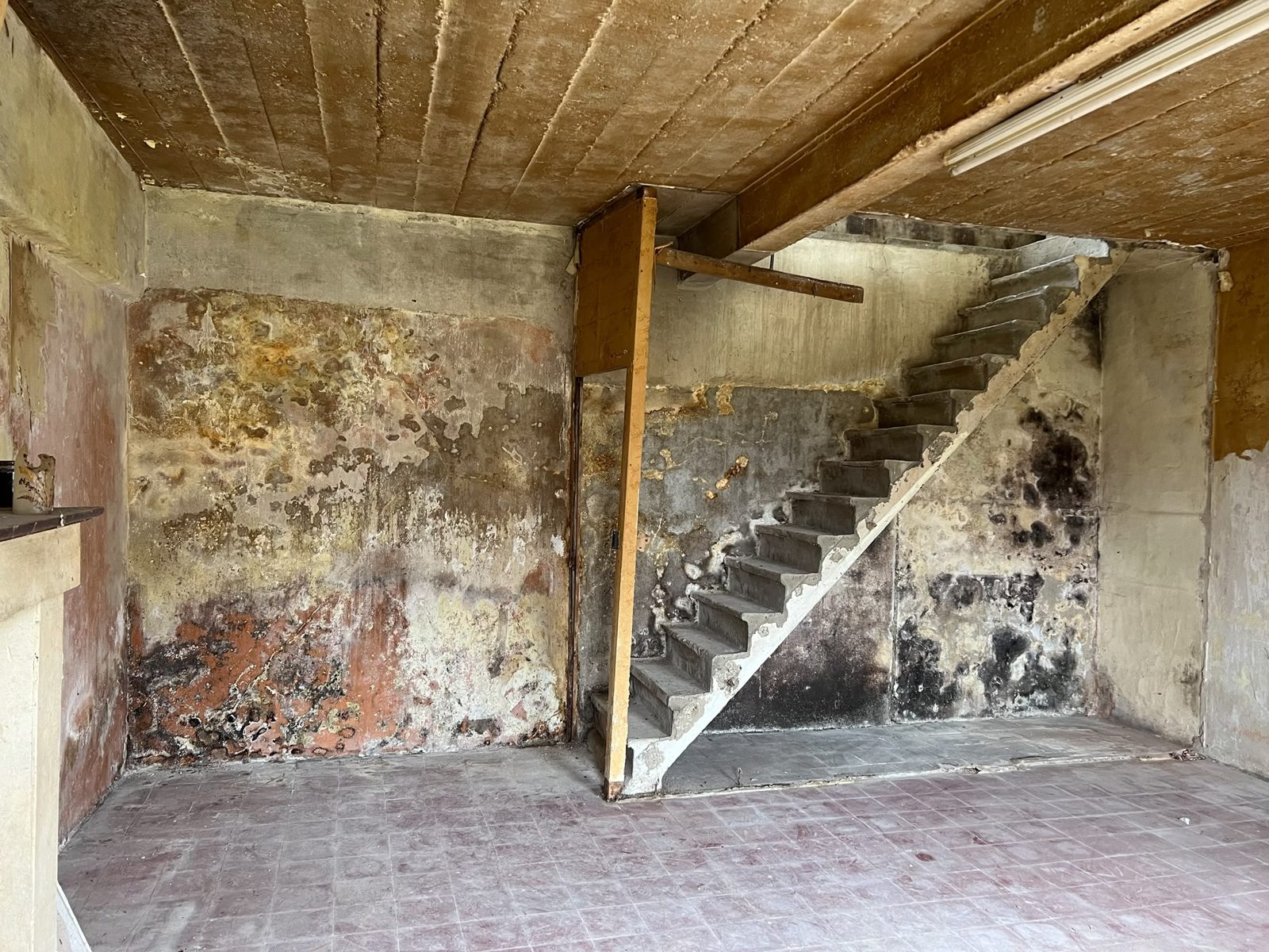Avant travaux pièce principale et escalier