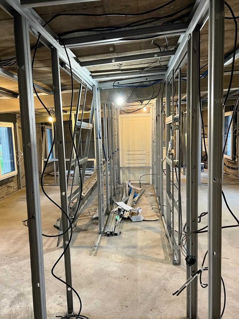 Pendant travaux ossature et cloisons