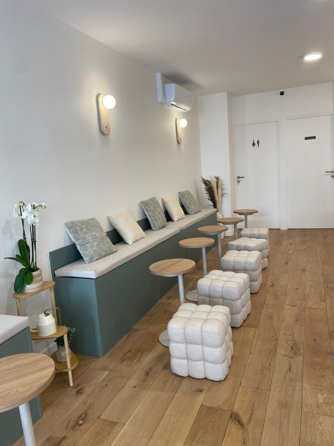 Intérieur Moka Nova banquette parquet