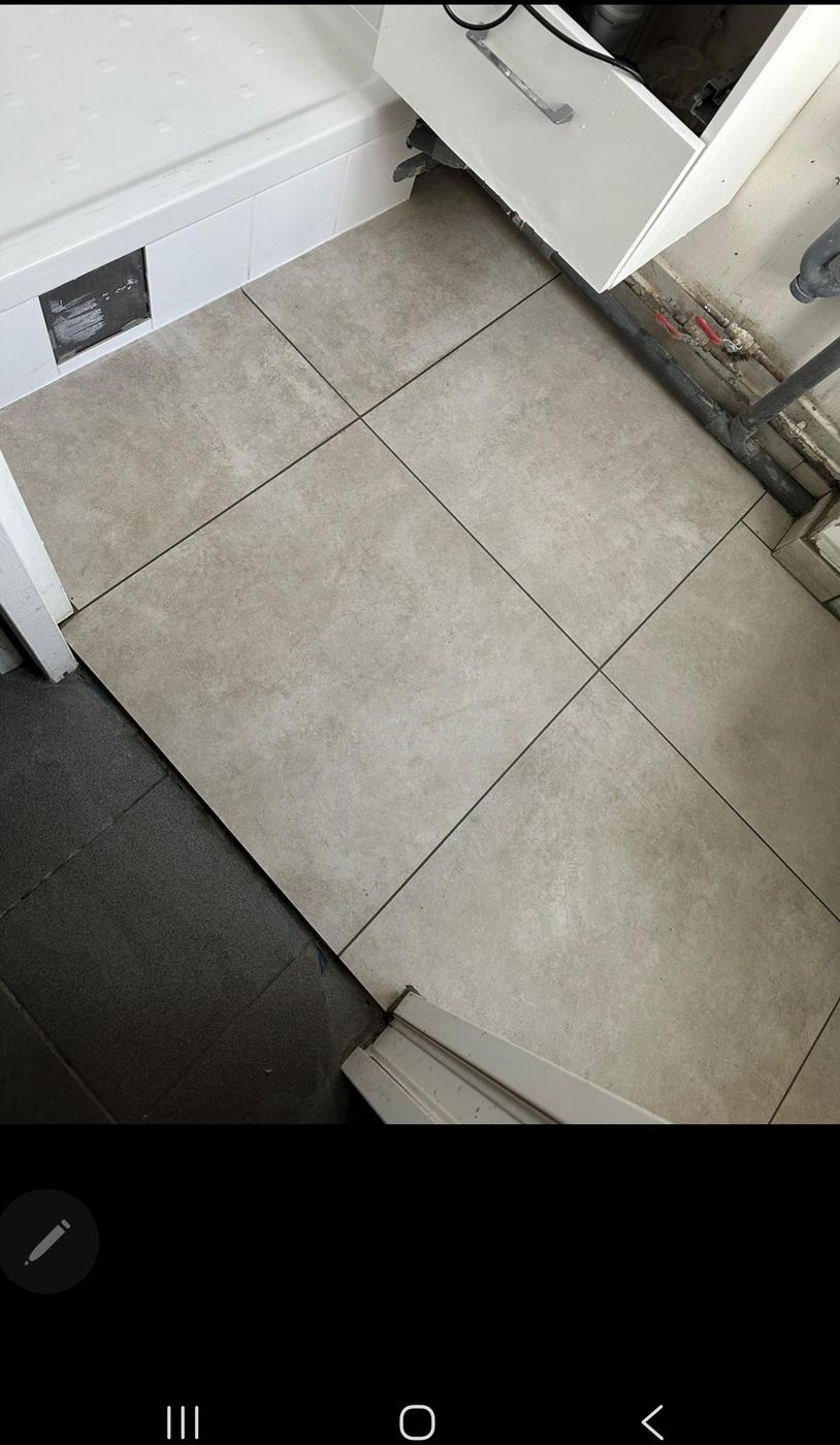 Après travaux : finitions du sol carrelé