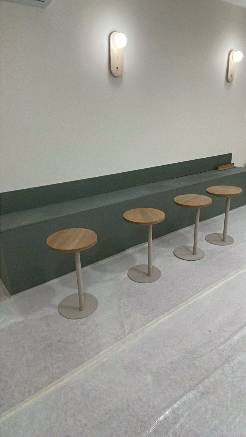 Banquette sur mesure et assises du coffee shop