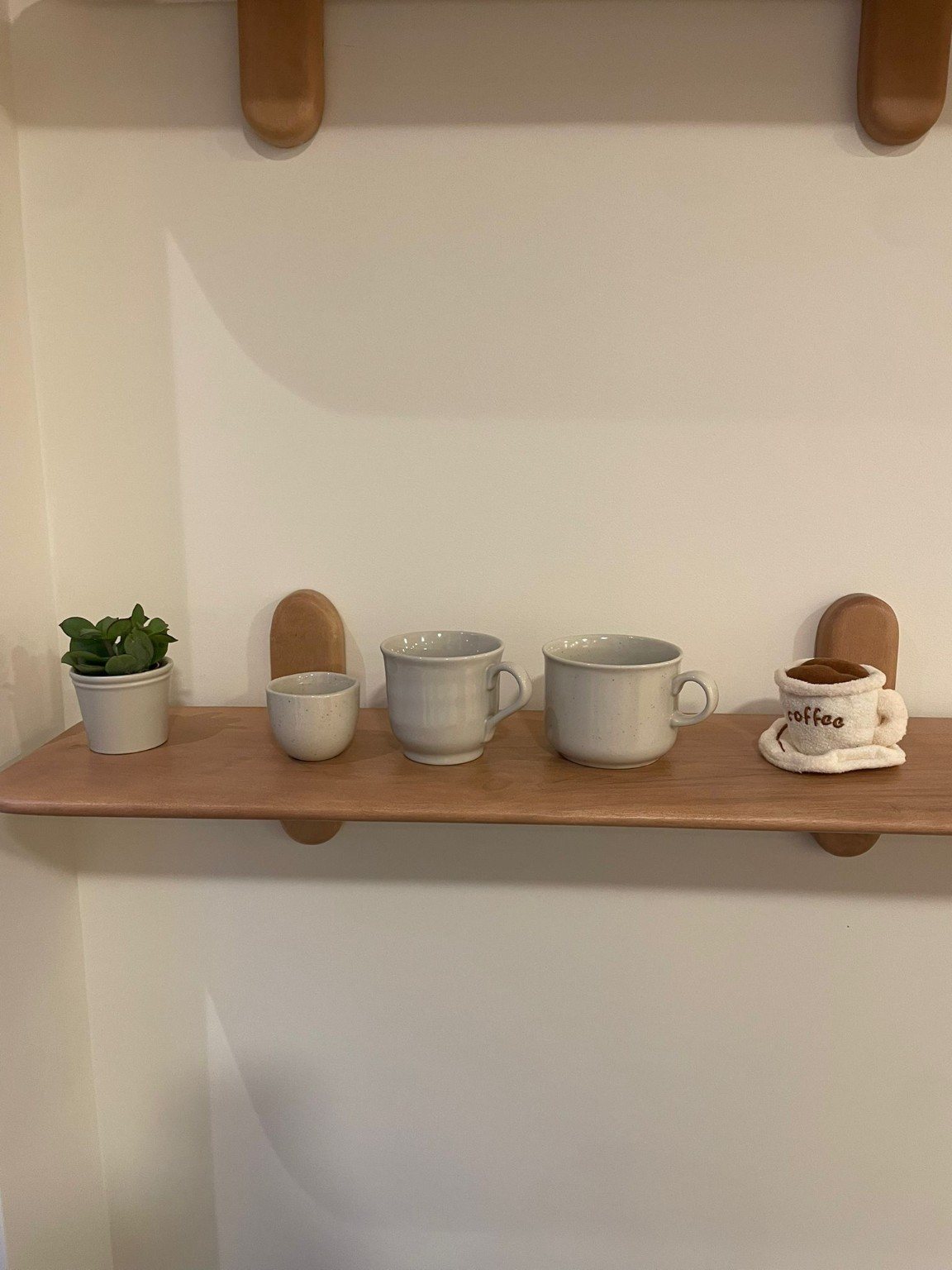 Étagères bois et décoration murale