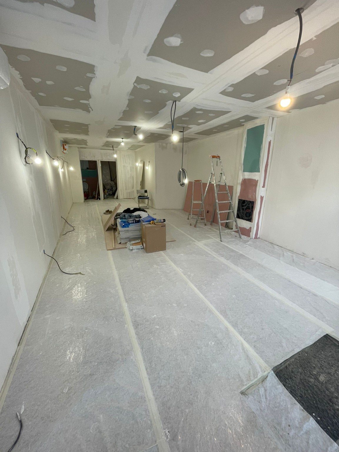 Préparation des plafonds et réseaux électriques