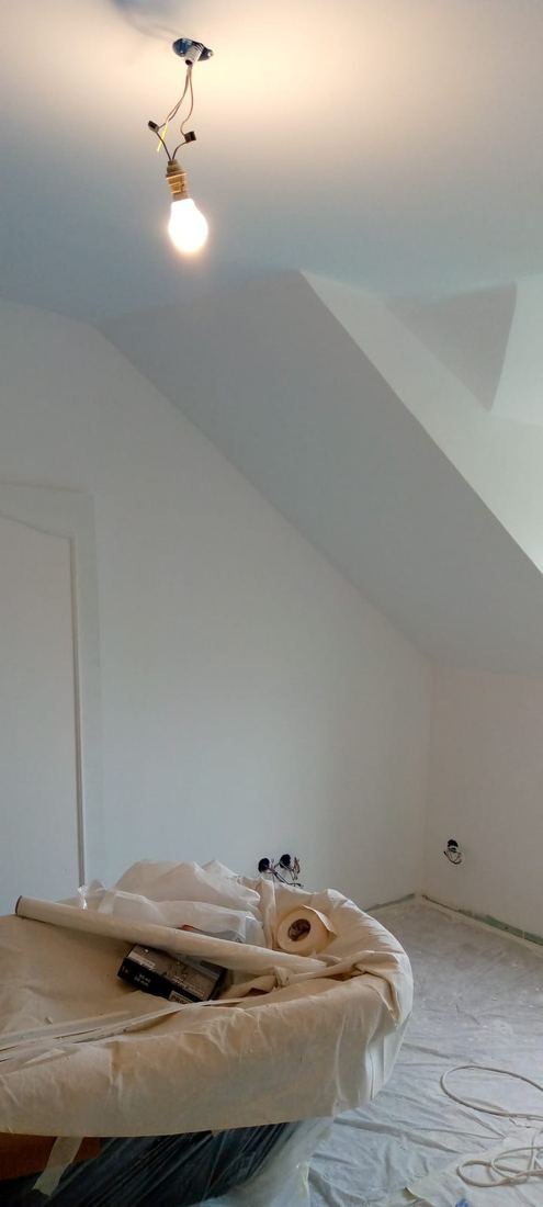 Chambre sous rampants après peinture