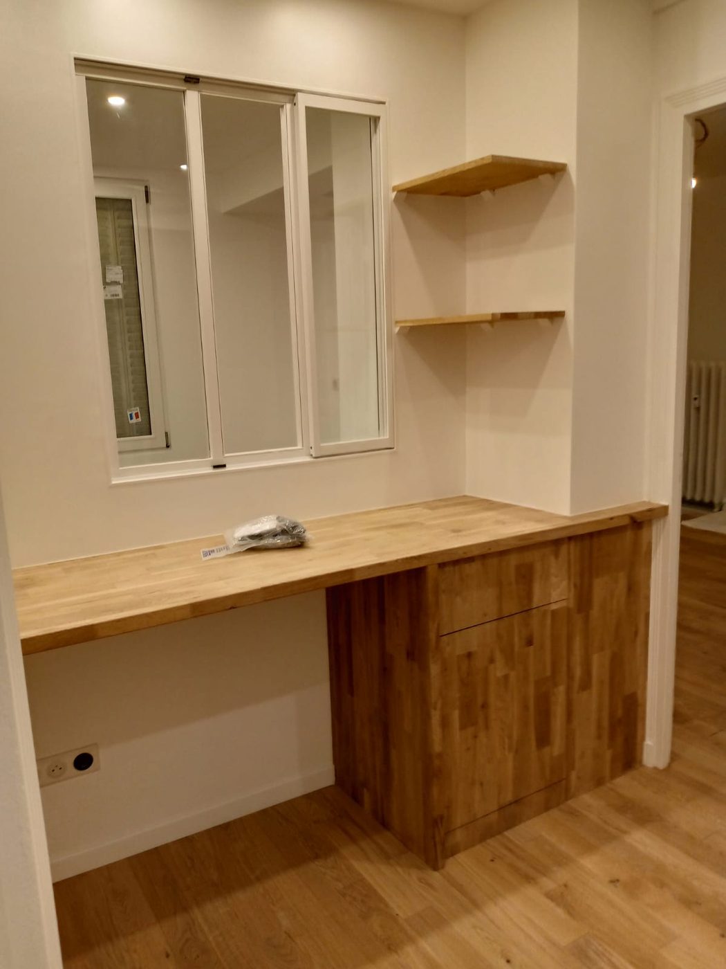 meuble vasque bois et miroir - rénovation appartement Paris 12