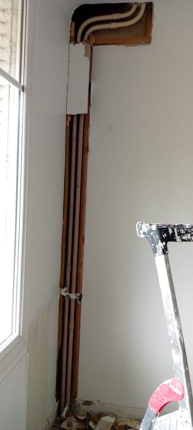 plomberie apparente à reprendre - rénovation appartement Paris 12