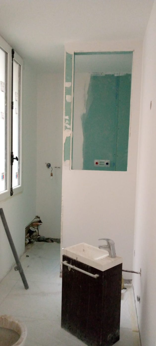 salle d’eau en préparation - rénovation appartement Paris 12