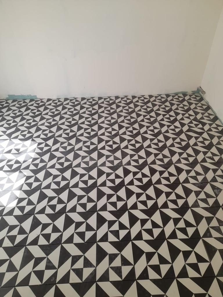 sol noir et blanc graphique - rénovation appartement Paris 12