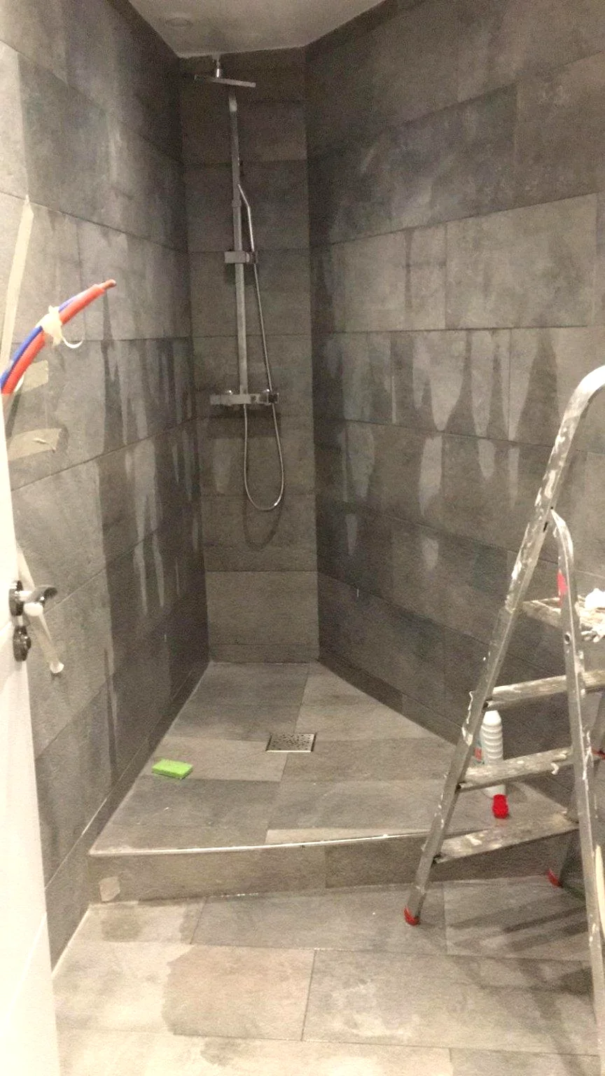 Douche italienne carrelée en rénovation